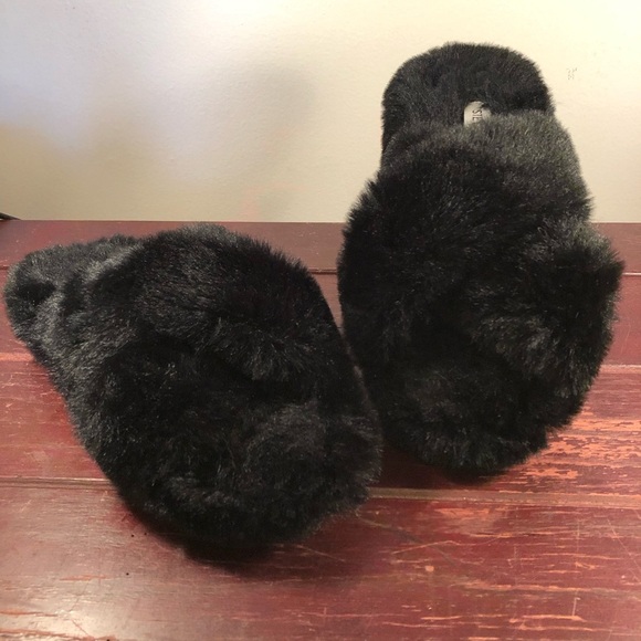 Steve Madden Women s Faux Fur Criss Cross Comfy Slippers, Black M (7-8) NWT - Picture 2 of 10